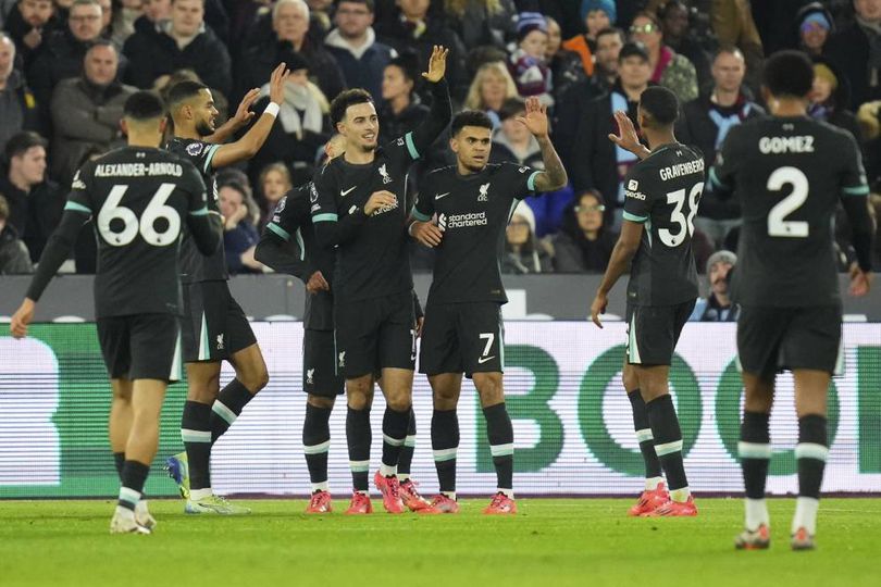 PRODUKTIF: Selebrasi para pemain Liverpool usai mencetak salah satu gol ke gawang West Ham United, Senin (30/12).