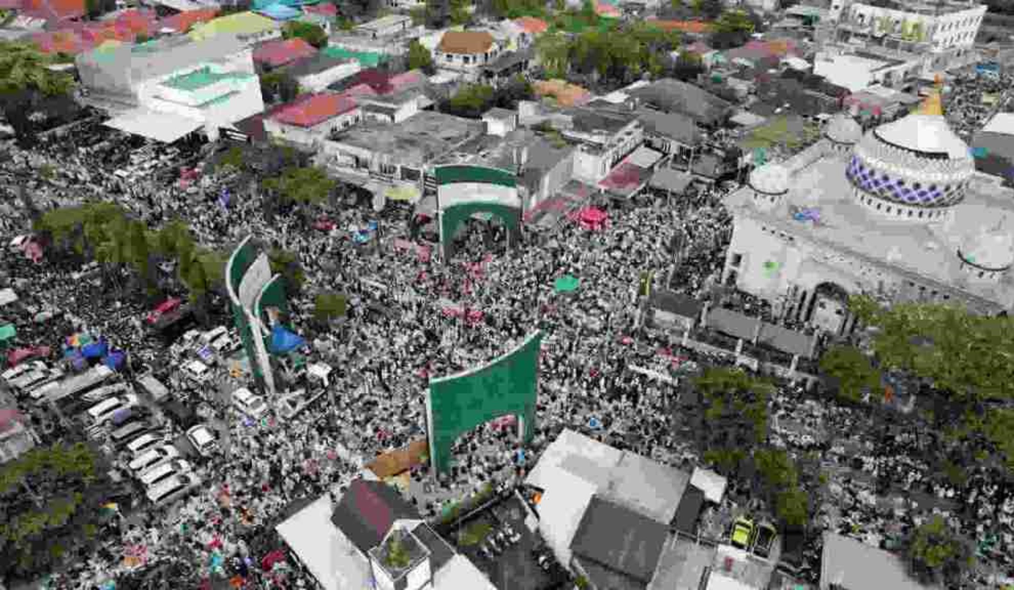 Suasana ketika puncak haul Guru Sekumpul di Martapura, Kalsel.