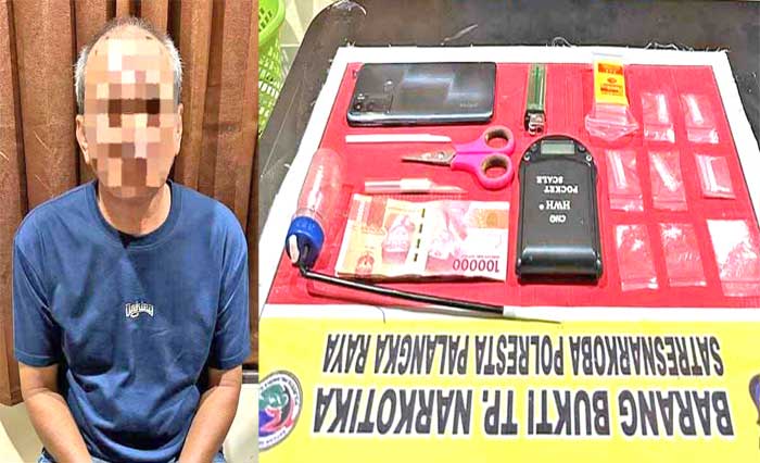 TERSANGKA: Limson alias Ucun saat bersama barang bukti sabu dan peralatan isap serta timbangan digital, usai ditangkap tim Sat resnarkoba Polresta Palangka Raya, Senin (6/1).