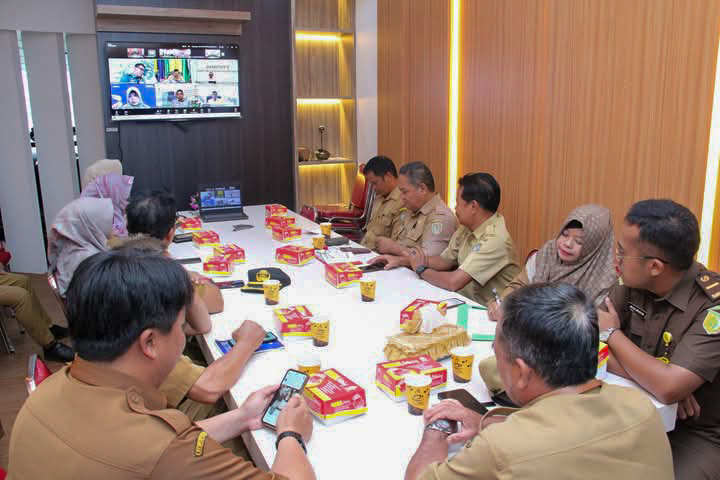 Suasana rakor inflasi mingguan daerah yang diikuti jajaran Pemkab Seruyan, Senin (13/1).