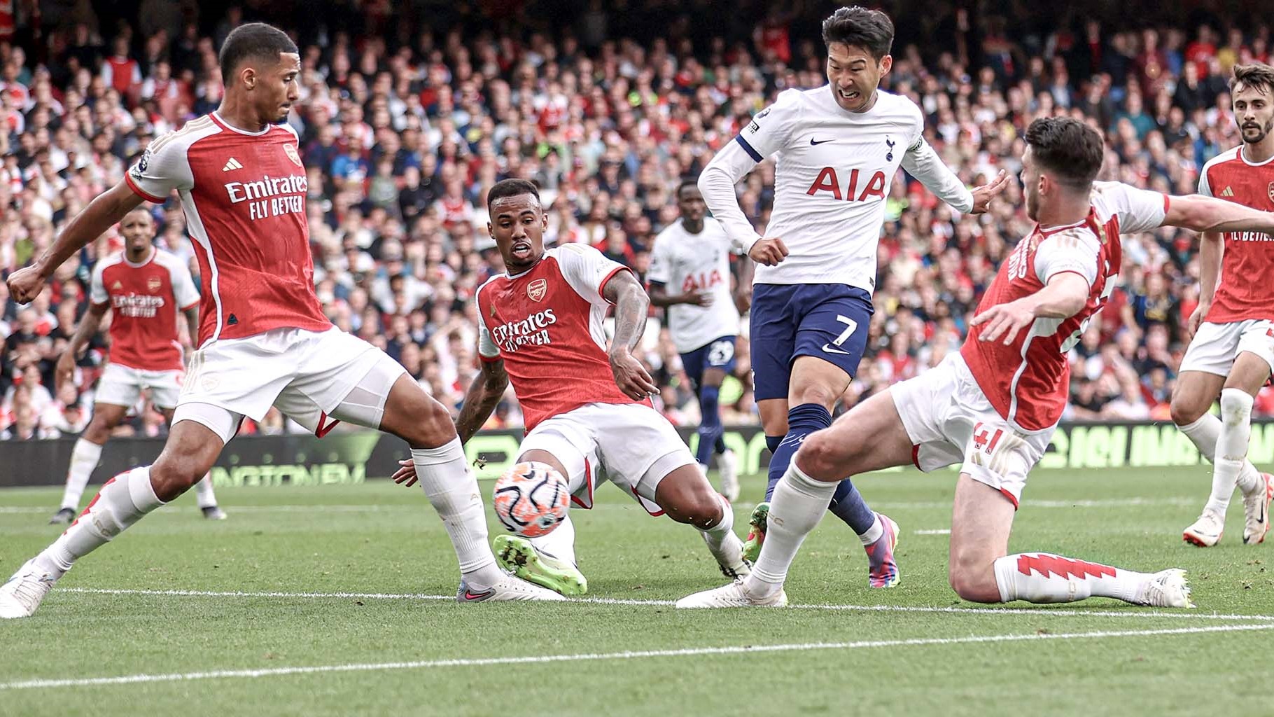 Laga Derby London Utara ini akan berlangsung sengit, mengingat tuan rumah Arsenal berambisi meraih juara Liga Inggris.