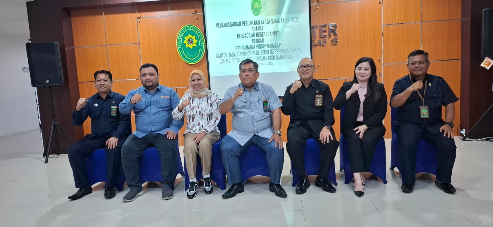 JALIN KEMITRAAN: Jajaran Pengadilan Negeri Kelas IB Sampit menjalin kemitraan dengan berbagai pihak dalam menjalankan tugasnya, termasuk dengan Radar Sampit.  &nbsp;