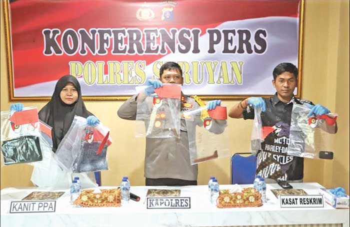UNGKAP KASUS: Polres Seruyan menggelar rilis perkara pembunuhan gadis remaja di areal kebun sawit, Kamis (16/1) malam.