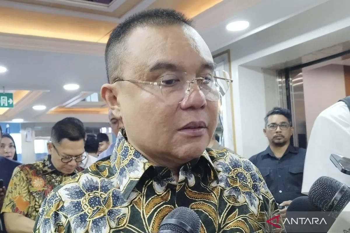 Wakil Ketua DPR RI Sufmi Dasco Ahmad di Kompleks Parlemen, Jakarta, Senin (20/1/2025). ANTARA/Bagus Ahmad Rizaldi
