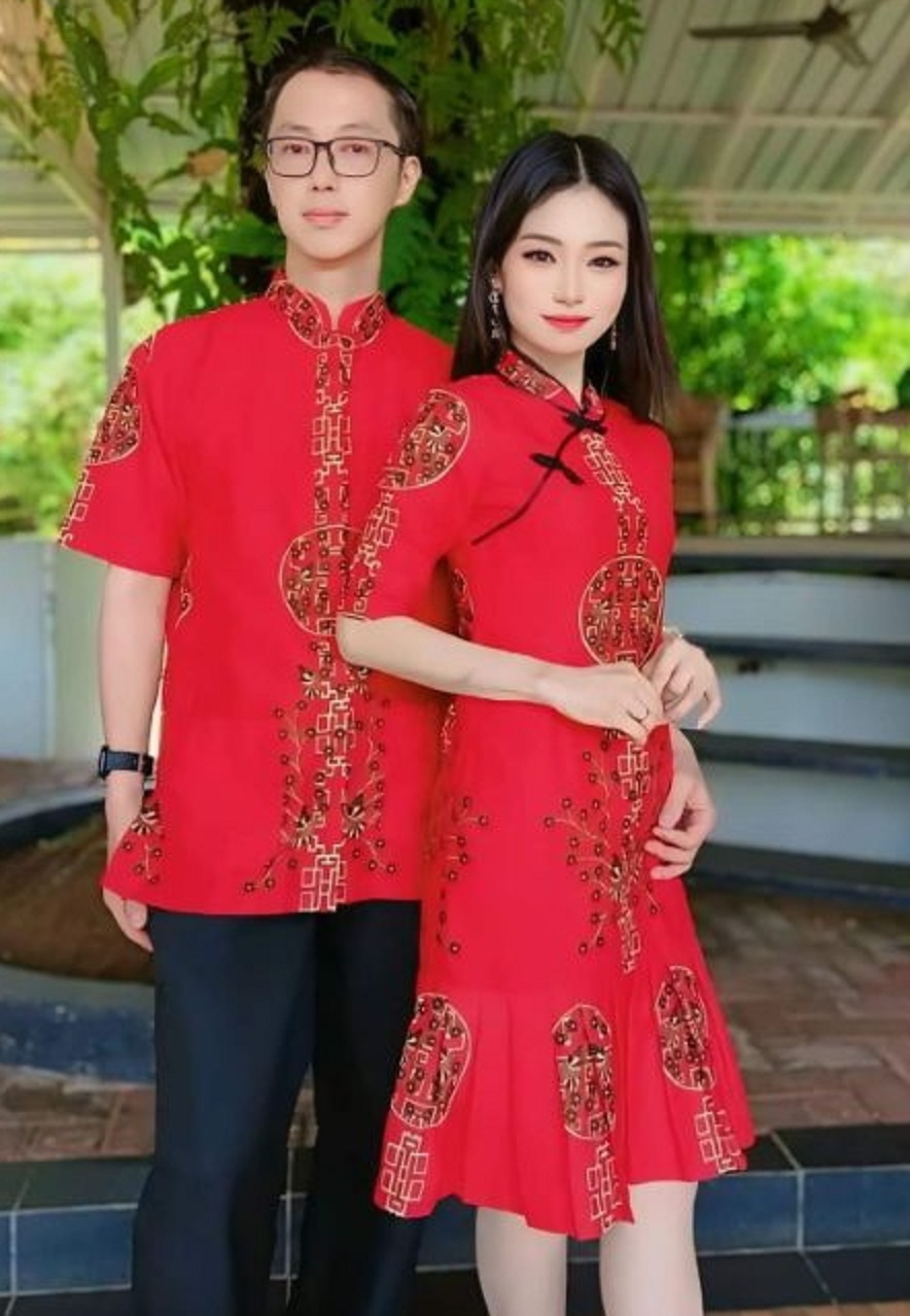 SERASI: Salah satu contoh outfit jenis Cheongsam Modern, yang bisa menginspirasi untuk merayakan Imlek 2025.