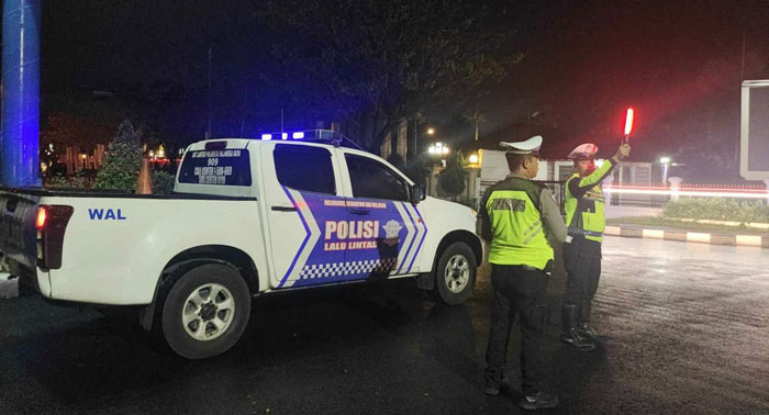 PATROLI MALAM : Personel Satuan Lalu Lintas (Satlantas) Polresta Palangka Raya saat melaksanakan patroli malam. ISTIMEWA/RADAR PALANGKA