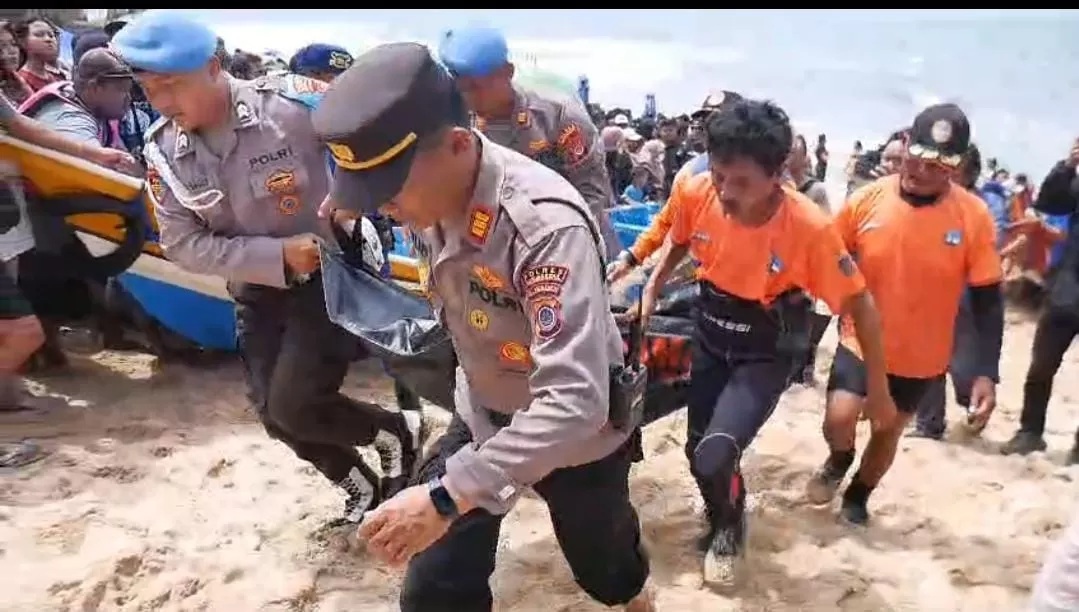 Penemuan jenasah pelajar yang tenggelam di Pantai Drini, Kalurahan Banjarejo, Kapanewon Tanjungsari, Gunungkidul, Selasa (28/1) pukul 11.05 WIB. (dok Polsek Tanjungsari)
