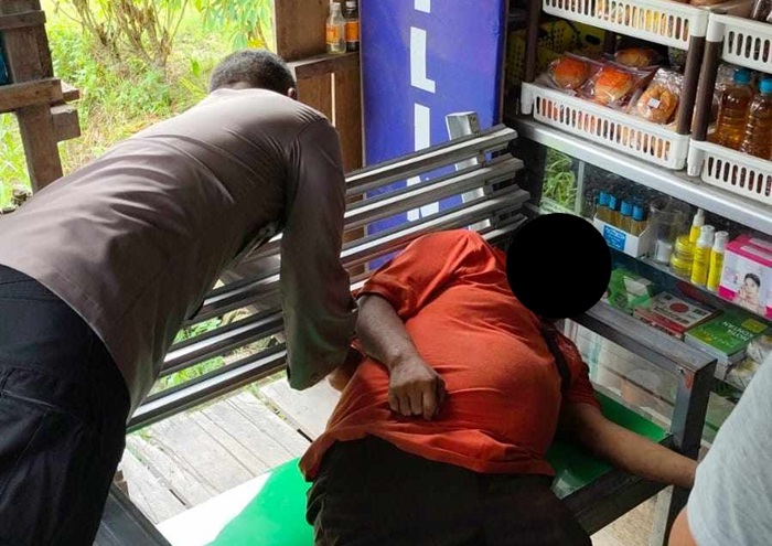 MENINGGAL: Warga Palangka Raya yang meninggal di Jalan RTA Milono dan menggegerkan warga setempat, Selasa (28/1).&nbsp;IST/RADAR SAMPIT