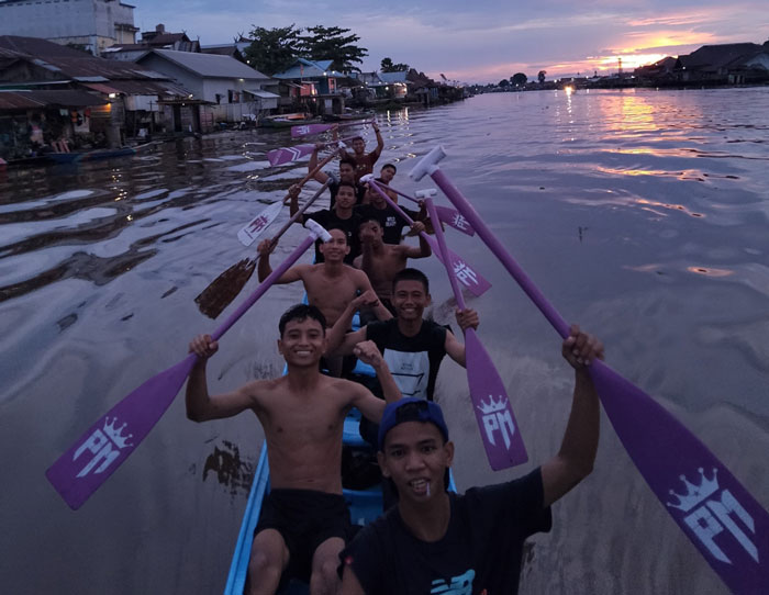 OLAHRAGA TRADISIONAL: Tim dayung Panji Muda saat berlatih di Daerah Aliran Sungai (DAS) Arut, Selasa (28/1).&nbsp;TYO/RADAR PANGKALAN BUN&nbsp;