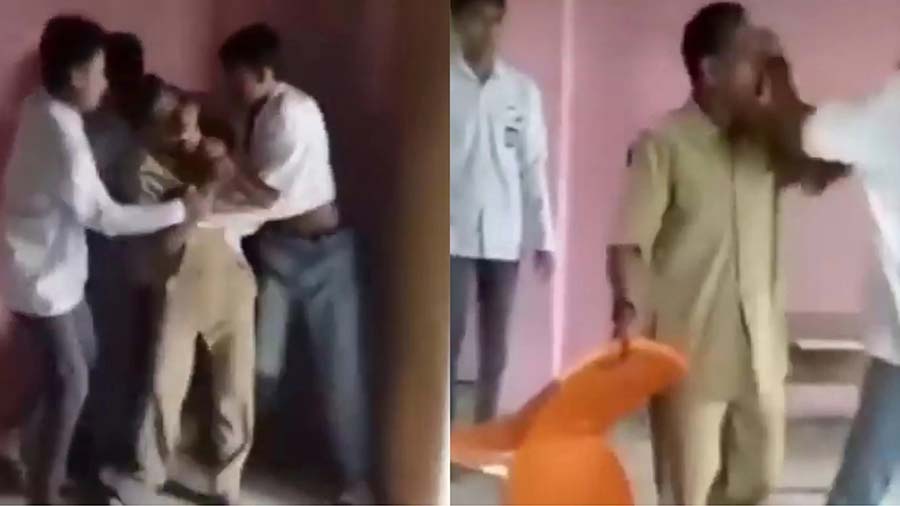 Tangkapan layar aksi tiga orang siswa SMA mengeroyok guru di dalam kelas. (Foto: X @neVerAlOnely)