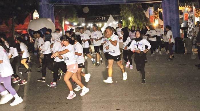 MERIAH: Night Fun Run yang pernah digelar dari halaman Kantor Radar Sampit, beberapa waktu lalu.