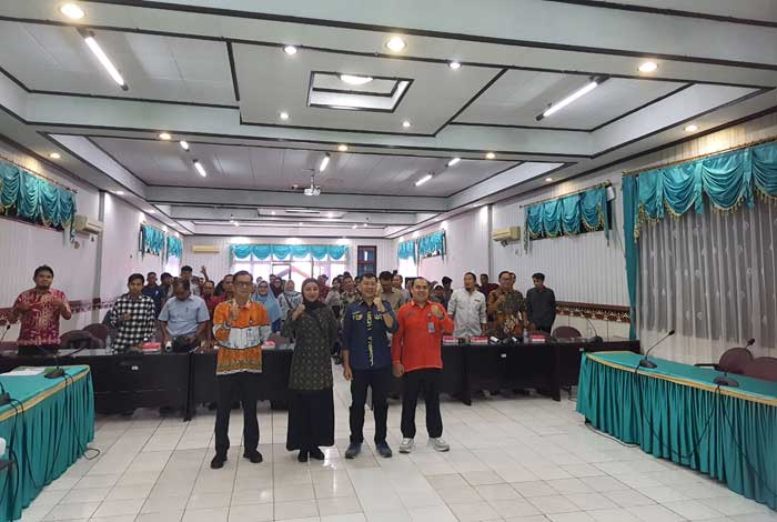 SOSIALISASI: Pelaksanaan sosialisasi workshop sinergi untuk kontruksi berkualitas di Aula Anggrek Tewu, Lantai II Setda Kotim, Kamis (6/2).