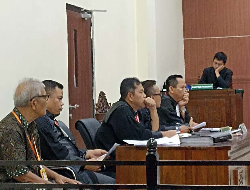 SIDANG: Pelaksanaan sidang PK yang diajukan Azhar Ibrahim di Pengadilan Negeri (PN) Nanga Bulik, Rabu (5/2).&nbsp;IST/RADAR SAMPIT