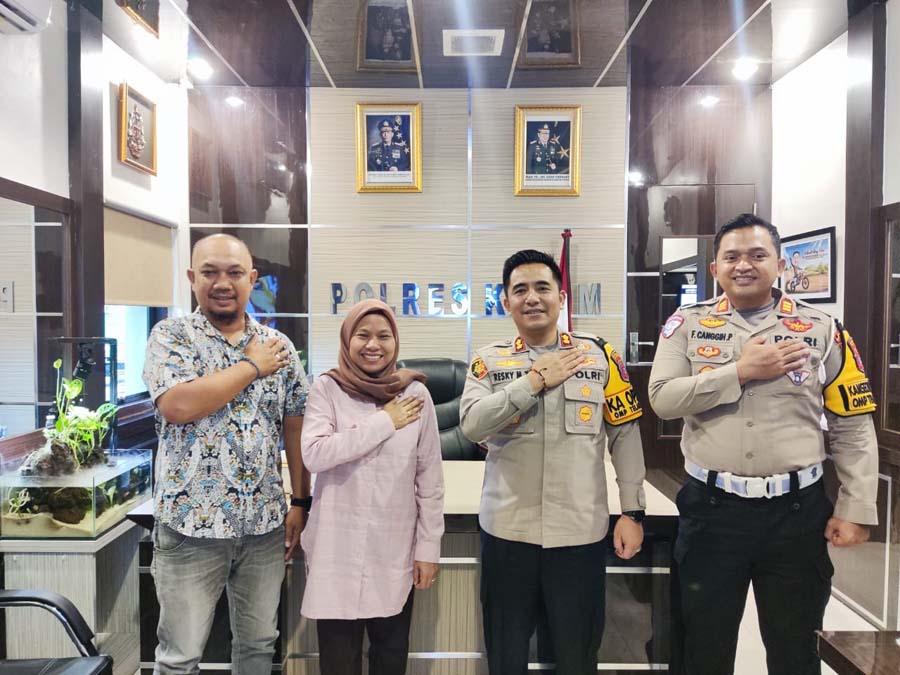 SINERGI: Jajaran pengurus PWI Kotim yang dipimpin Siti Fauziah usai pertemuan dengan Kapolres Kotim AKBP Resky Maulana Zulkarnain, Kamis (6/2).