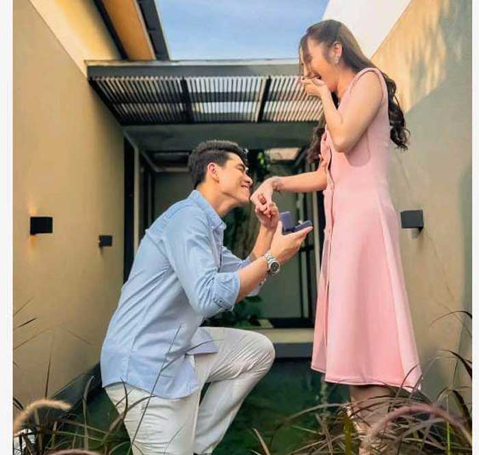 Athalla Naufal Bagikan Momen Romantis Saat Berlutut di Hadapan Elina Joerg, Lamaran atau Adegan Film?&mdash;ist
