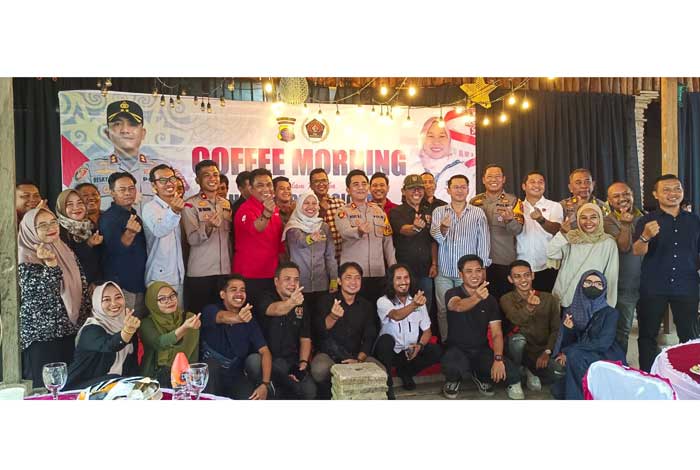 JALIN KEAKRABAN: Jajaran PWI Kotim dan Polres Kotim usai Coffee Morning, kemarin (17/2).