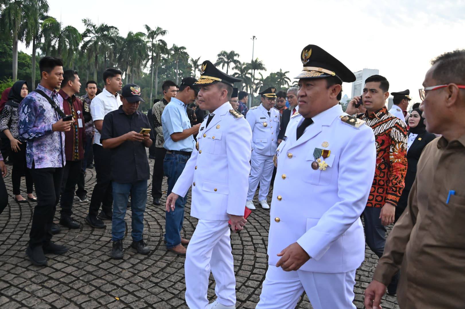 RESMI MEMIMPIN KALTENG: Gubernur dan Wakil Gubernur Kalteng Agustiar Sabran-Edy Pratowo dilantik bersama ratusan kepala daerah lain se-Indonesia oleh Presiden RI Prabowo Subianto di Istana Negara