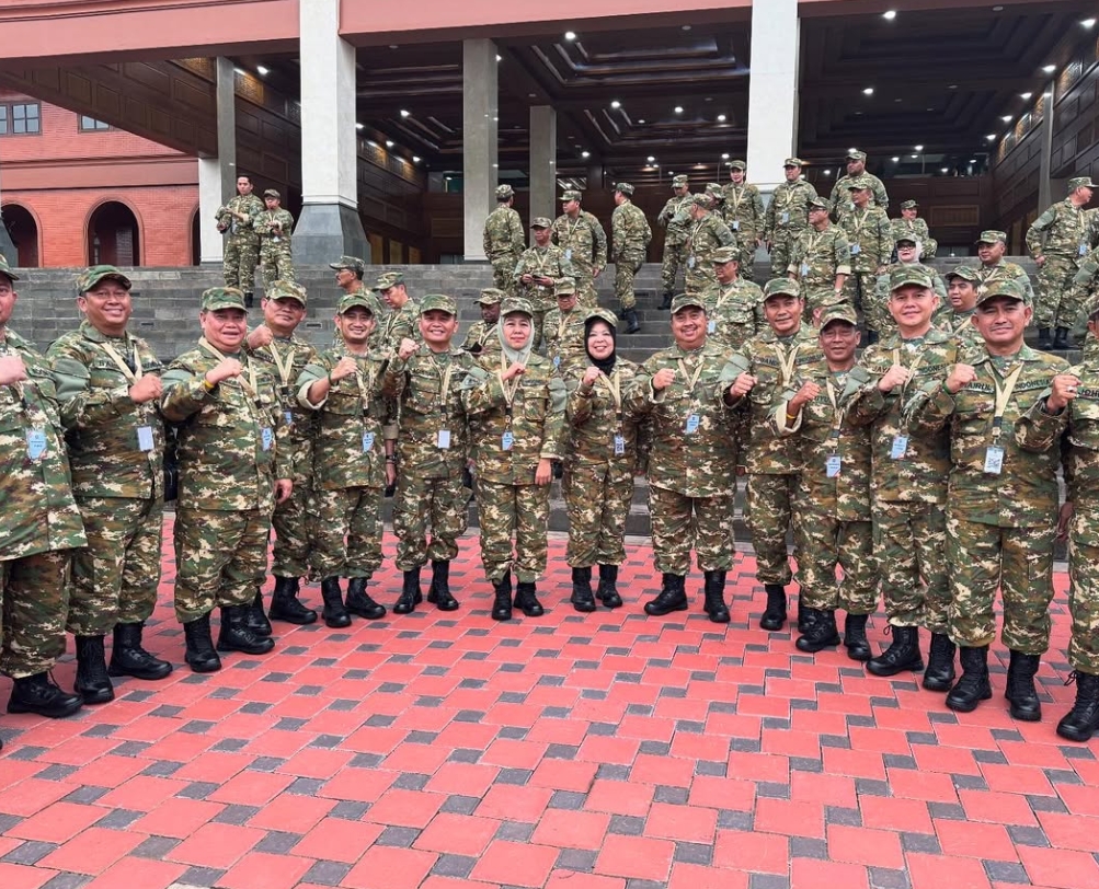 Sejumlah kepala daerah dari Partai Demokrasi Indonesia Perjuangan (PDIP) di Kalimantan Tengah telah memasuki area Kesatrian Akademi Militer (Akmil) Magelang sejak Jumat (21/2/2025) malam tadi.