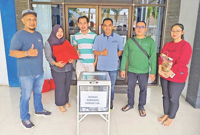 DIUNDI: &nbsp;Pengundian program Berkah Ramadan yang digelar Radar Sampit tahun 2024 lalu.DOK.HENY/RADAR SAMPIT