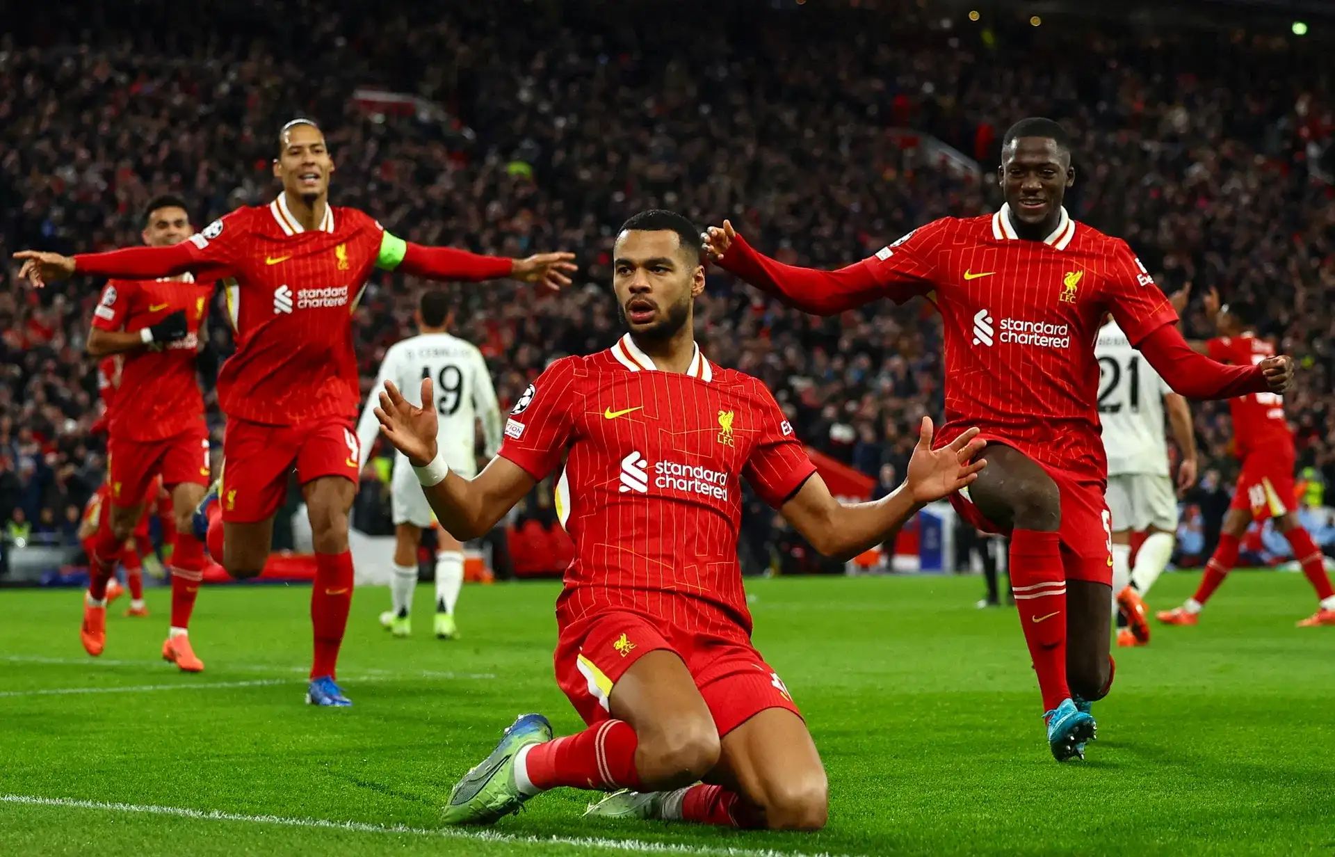 ON FIRE: Pemain Liverpool yang kini dalam kondisi terbaiknya dengan menguasai puncak klasemen Liga Inggris.