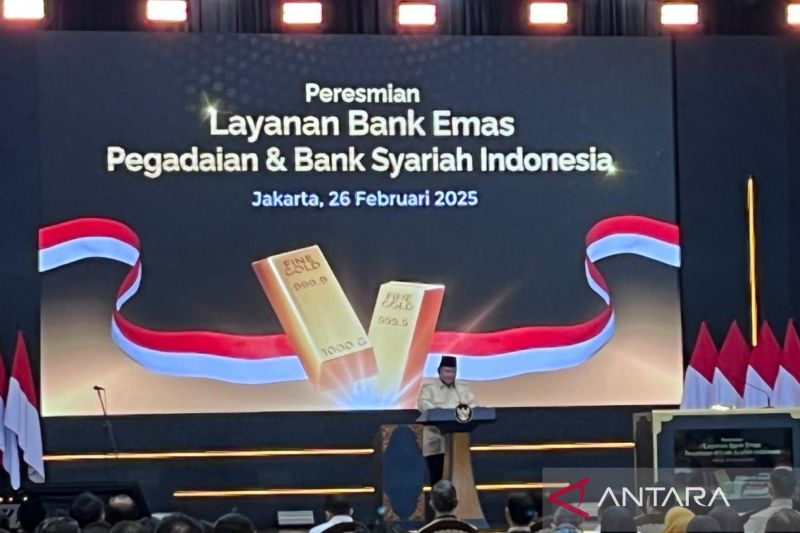 PERESMIAN: Presiden RI Prabowo Subianto memberikan sambutan dalam peresmian Layanan Bank Emas Pegadaian dan Bank Syariah Indonesia, di Gade Tower, Jakarta, Rabu (26/2).