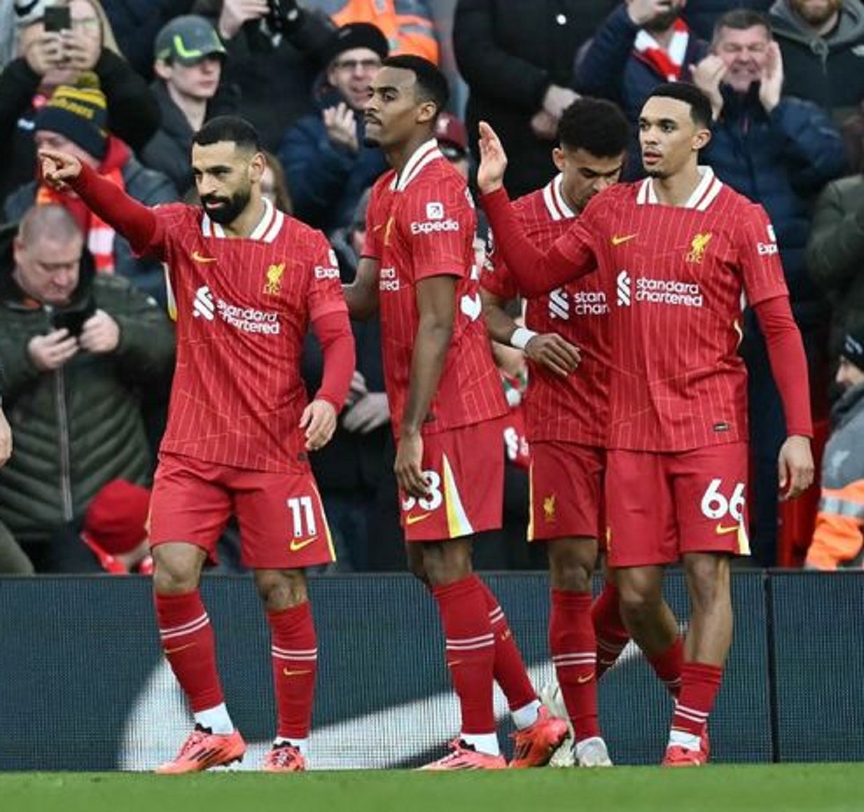 Para pemain Liverpool usai mencetak gol di Liga Inggris musim 2024/2025