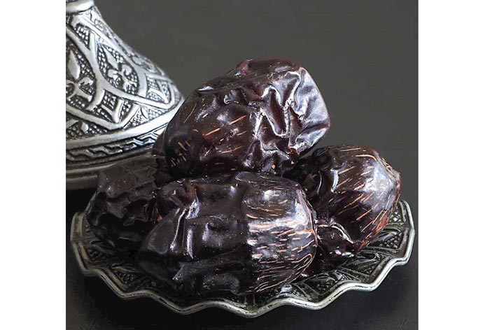 KHAS RAMADAN: Kurma jenis Ajwa asal Madinah, Saudi Arabia. &nbsp;