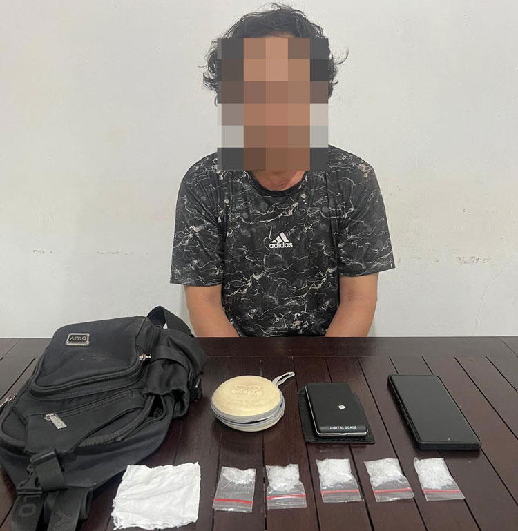 NARKOBA : Satu budak sabu bersama barang bukti diamankan di Mapolsek Telawang, Kotim, Selasa (11/03/2025). ISTIMEWA/RADAR SAMPIT