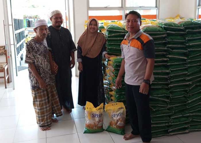OPERASI PASAR: PT Pos Indonesia Cabang Sampit menggelar Operasi Pasar Gerai Agripost.