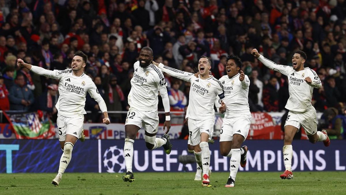 Selebrasi para pemain Real Madrid usai memenangi adu penalti melawan Atletico Madrid, untuk lolos ke babak 8 besar Liga Champions, baru-baru tadi.