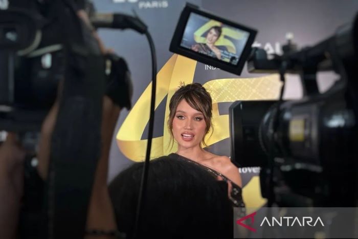 Aktris Cinta Laura Kiehl saat ditemui dalam Perayaan 45 Tahun L&rsquo;Oreal yang digelar di Jakarta, Kamis (6/2/2025). ANTARA/ (Sinta Ambar)