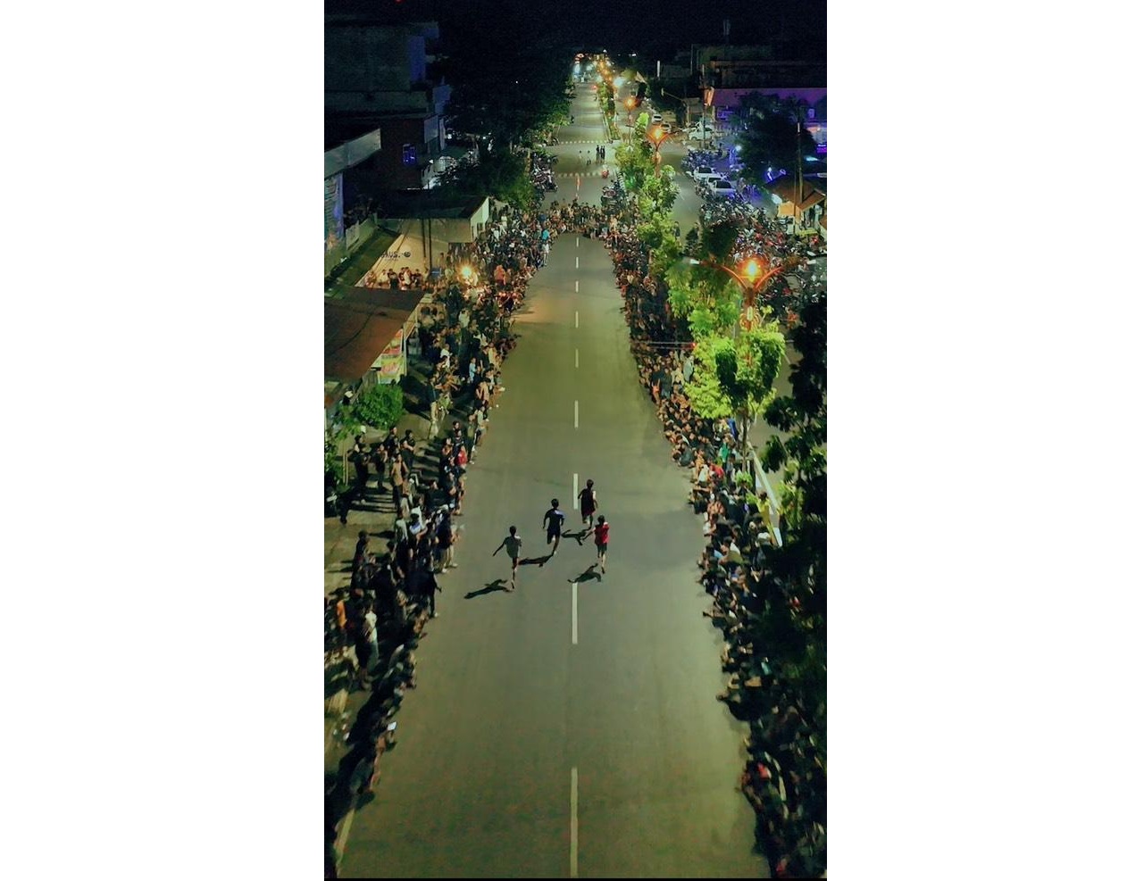 KEGIATAN POSITIF: Tangkapan drone selama kegiatan balap lari berhadiah di Jalan Ahmad Yani,Kuala Kapuas.&nbsp;Istimewa/Bruhaus Kafe