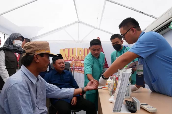 ILUSTRASI. Posko Mudik BPJS Kesehatan menghadirkan layanan kesehatan kepada masyarakat yang melakukan mudik Lebaran 2023. (BPJS Kesehatan untuk JawaPos.com)