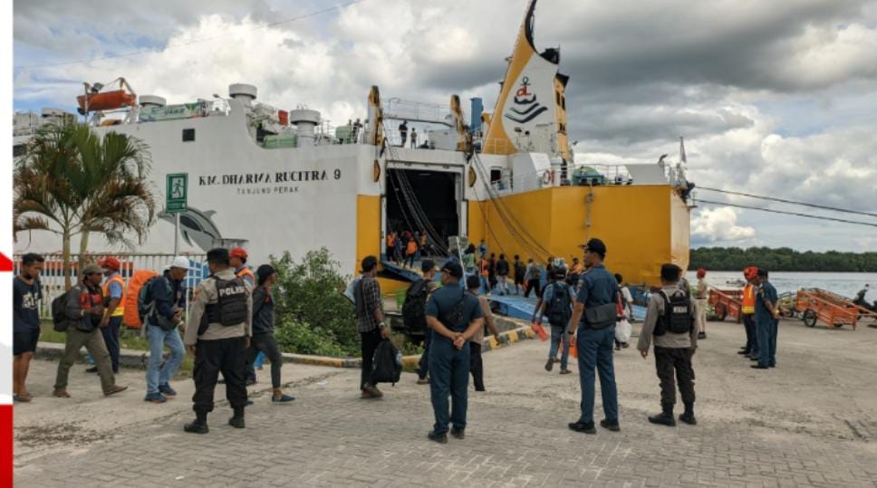 Lonjakan penumpang kapal pada arus mudik Lebaran sudah terlihat di Pelabuhan Panglima Utar Kumai, Kecamatan Kumai, Kabupaten Kotawaringin Barat belum lama ini.