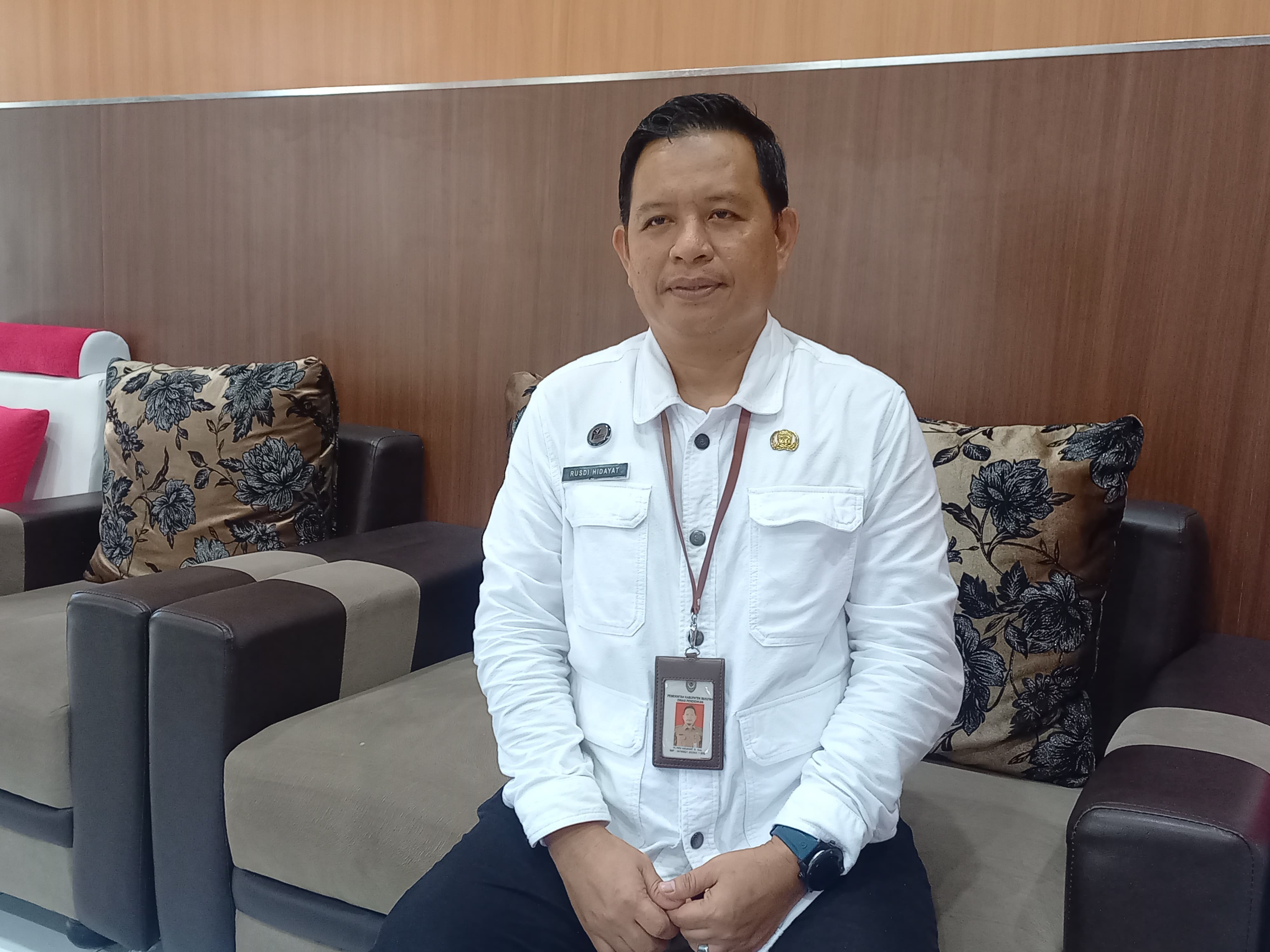 Kadisdik Seruyan Rusdi Hidayat