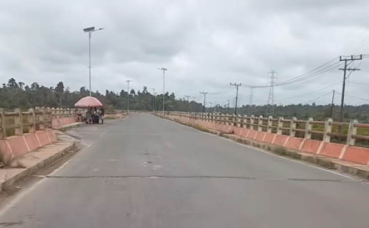 RUSAK: Salah satu titik peregangan cor beton di jembatan pile slab Sugianto Sabran, Kecamatan Kotawaringin Lama, Kabupaten Kotawaringin Barat, Rabu (26/3) ISTIMEWA/RADAR PANGKALAN BUN&nbsp;