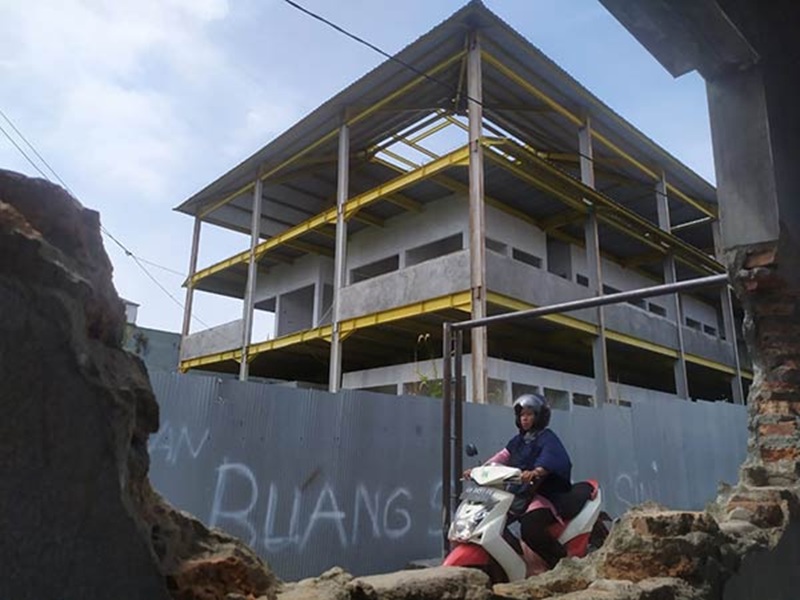 BELUM OPERASIONAL: Bangunan Pasar Mangkikit yang belum juga operasional. (RADO/RADAR SAMPIT)