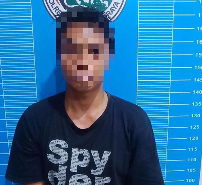 PENYELUNDUP: Pelaku beserta barang bukti yang diamankan Satresnarkoba Polresta Palangka Raya (Humas Polresta Palangka Raya)