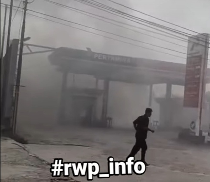 SPBU di Jalan Utama Pasir Panjang, Pangkalan Bun nyaris terbakar (SC video grup RWP)
