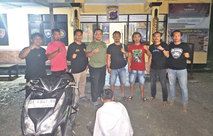 MALING MOTOR : Ateng, residivis curanmor ketika diamankan di Mapolsek Bakumpai, Barito Kuala. IST/RADAR SAMPIT