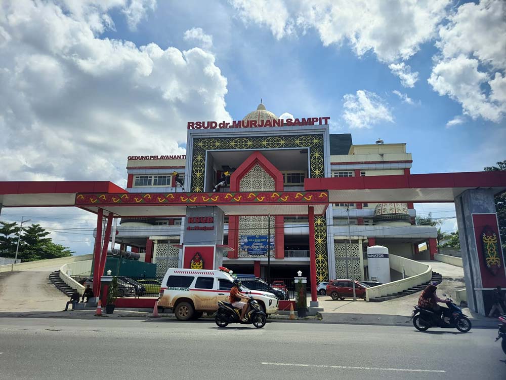 PENUH TANTANGAN: Gedung RSUD dr Murjani Sampit berdiri megah menjadi satu-satunya rumah sakit andalan di Kotim, Kamis (10/4).