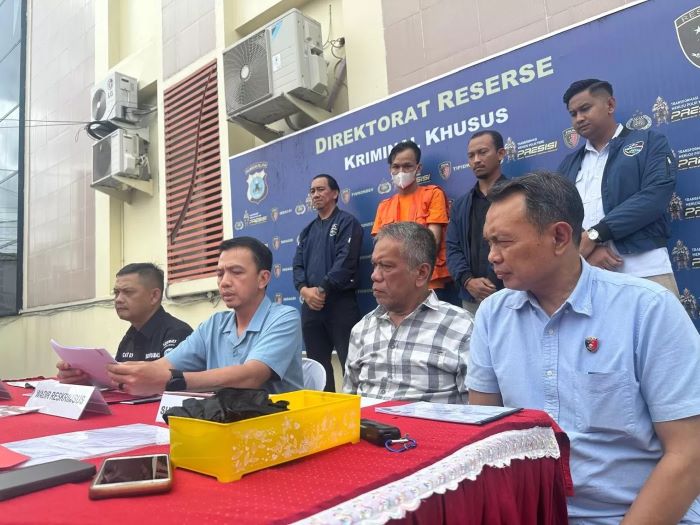 GELAR PERKARA: Ditreskrimsus Polda Kalsel menyampaikan kasus asusila terhadap korban perempuan 15 tahun. (Foto: Muhammad Oscar Fraby/Radar Banjarmasin)