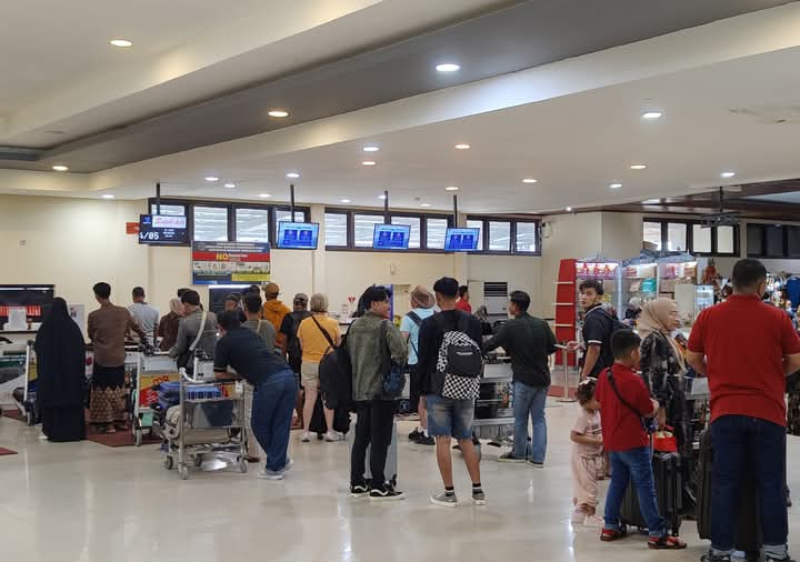 Penumpang transportasi udara di Bandara Udara Iskandar Pangkalan Bun, Kabupaten Kotawaringin Barat selama musim libur lebaran 1446 hijriah, belum lama tadi.&nbsp;IST/RADAR PANGKALAN BUN&nbsp;