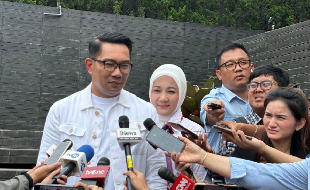 Ridwan Kamil saat memberikan keterangan pers kepada wartawan mengenai proses hukum kasus pencemaran nama baik.