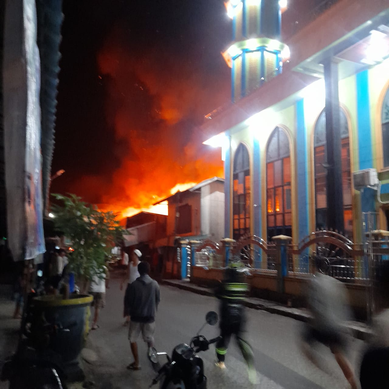 KEBAKARAN: Pasar Sari Mulya, Kuala Kapuas Terbakar, Minggu (20/4/2025)