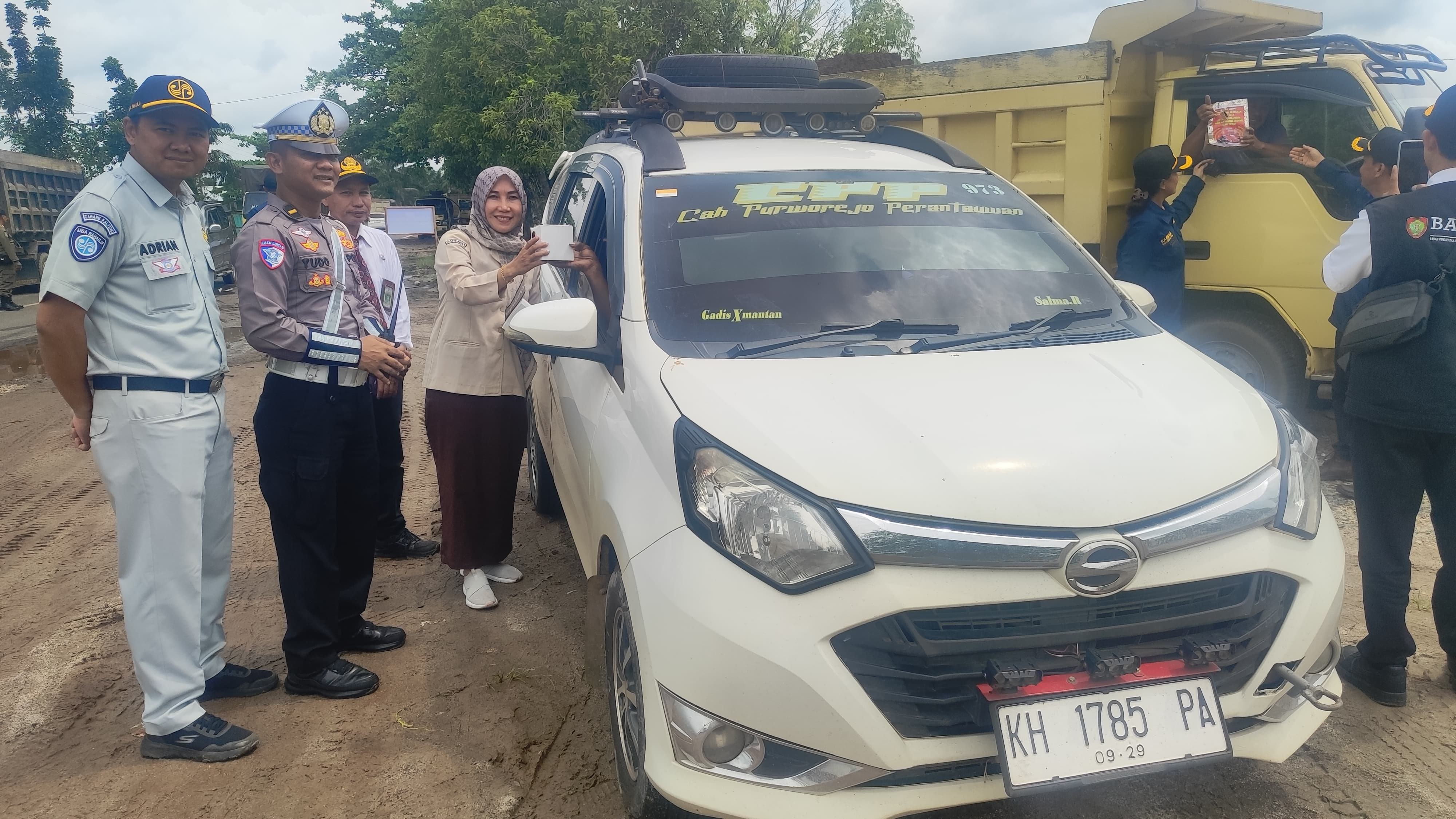 SOSIALISASI: Kegiatan sosialisasi opsen PKB dan BBNKB tahun 2025 di Sampit, Senin (21/4).