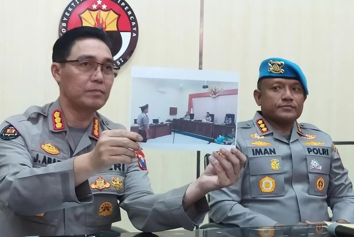 Kabidhumas Polda Jatim Kombespol Jules Abraham Abast. (Istimewa/jawapos)