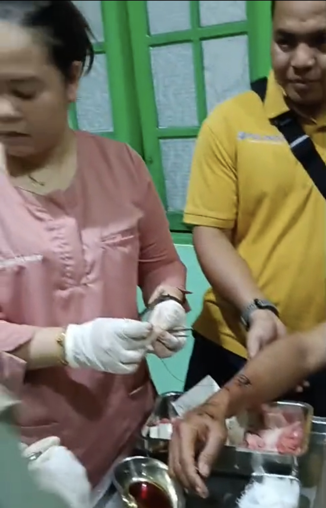 Korban sambaran buaya saat mendapat penanganan medis (Istimewa)