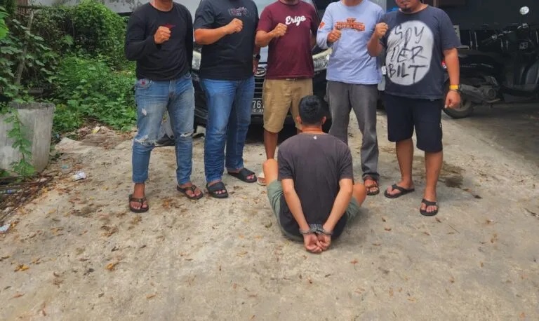 TAK  MELAWAN: Pelaku curanmor inisial MR ketika berhasil dibekuk Satreskrim Polres Kapuas.