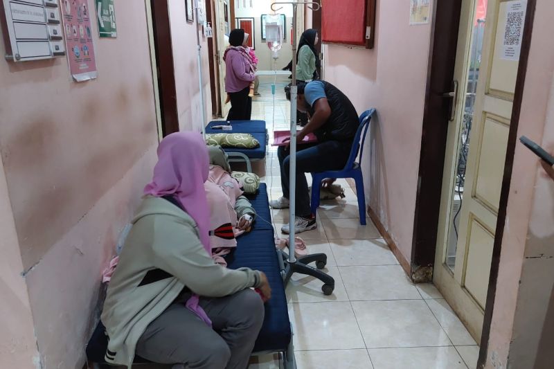 Lansia yang masih dirawat di pusat pelayanan kesehatan Kabupaten Blitar, Jawa Timur. (Polres Blitar)